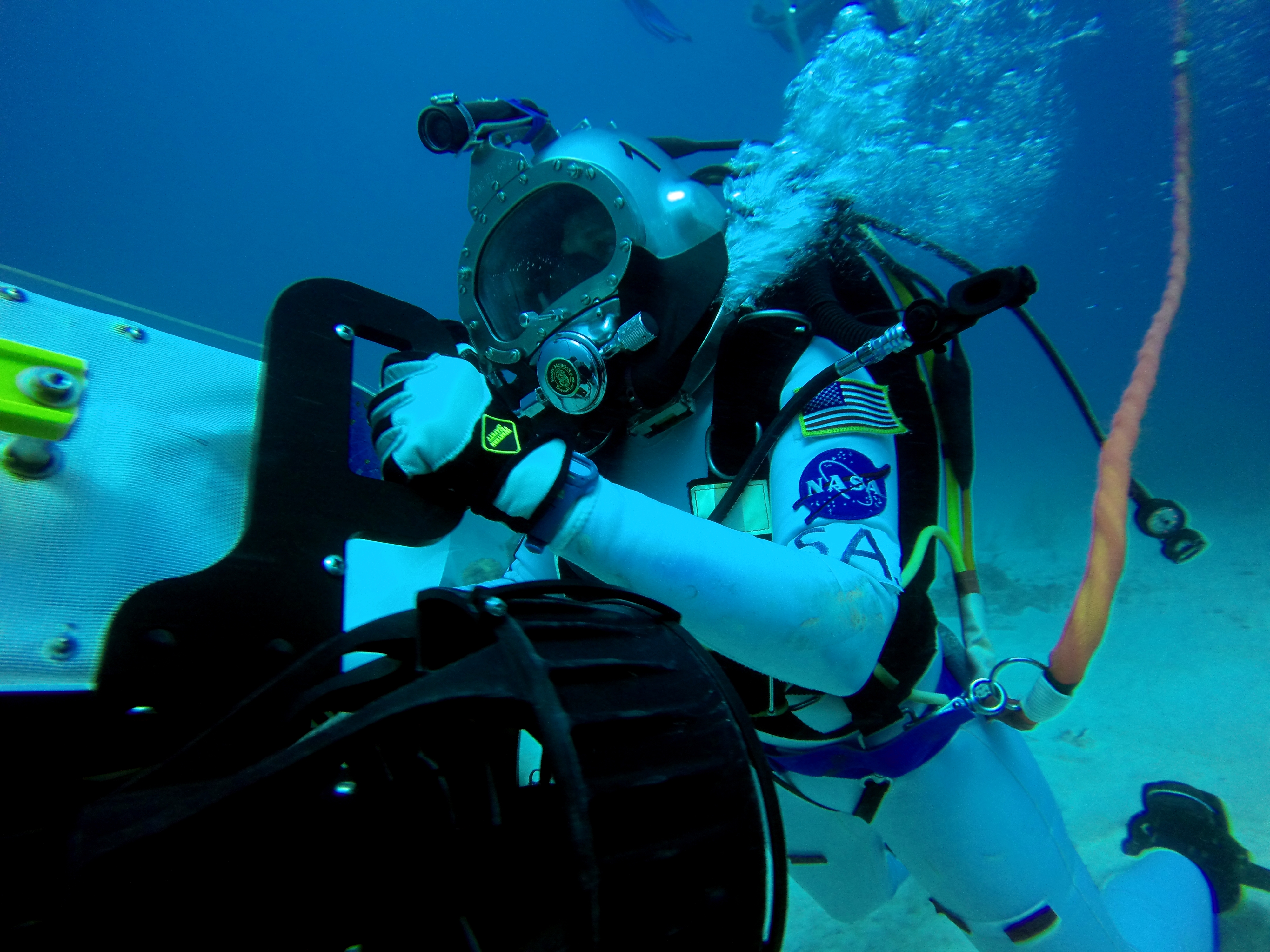Astronauts Test Virtual-Reality Headset for Space On Ocean Floor